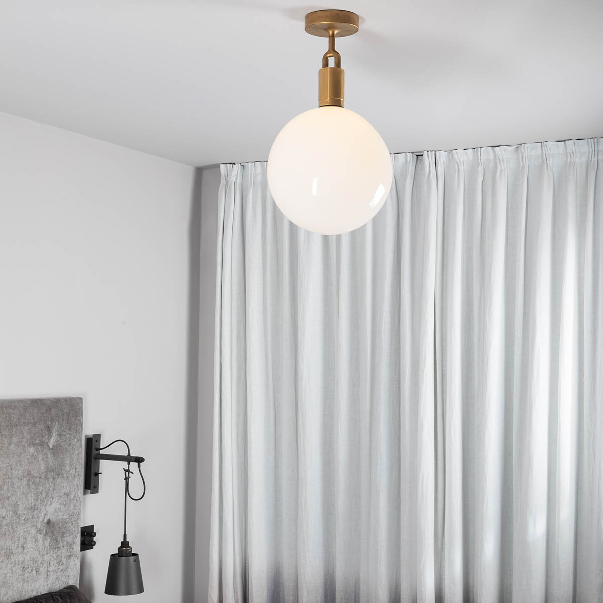 Buster + Punch Forked Deckenleuchte, Globe + Shade, Medium, Stahl / Rauchglas