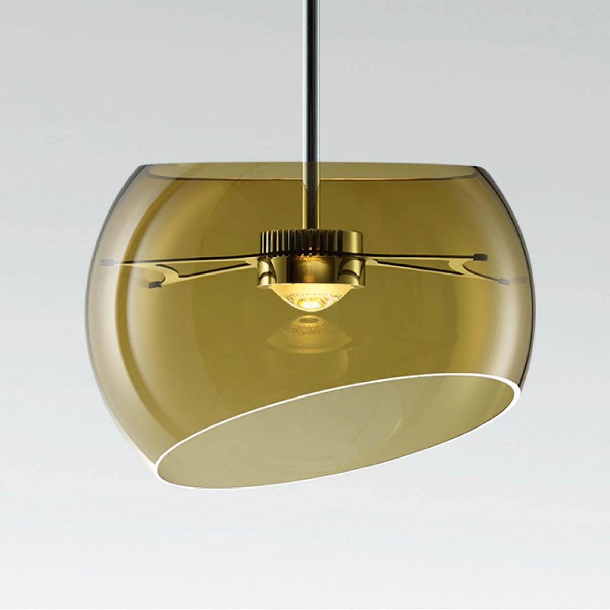 Halbkugelförmige Pendelleuchte in der Farbe brillantgelb