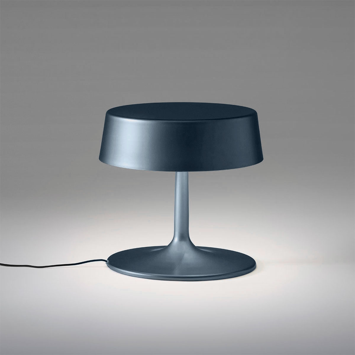 Penta Light Designerleuchte China 0308-00 Medium Tischleuchte, Ø: 33 cm, H: 32 cm Tischleuchte – Metall, Oberfläche Blau,, warmes Licht, macht sich hervorragend im Flur, ideal für Nachttisch, Beistelltisch oder Schreibtisch