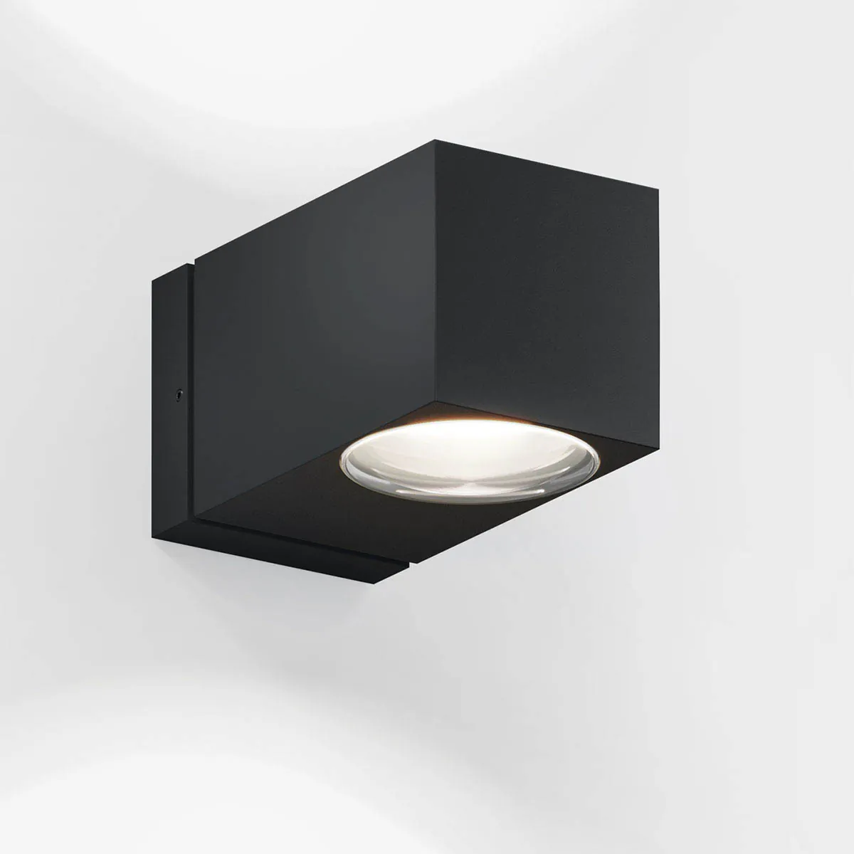 IP44-como-außen-wandleuchte-schwarz: Rechteckige Wandleuchte für außen in der Farbe schwarz – langlebig für Terrasse