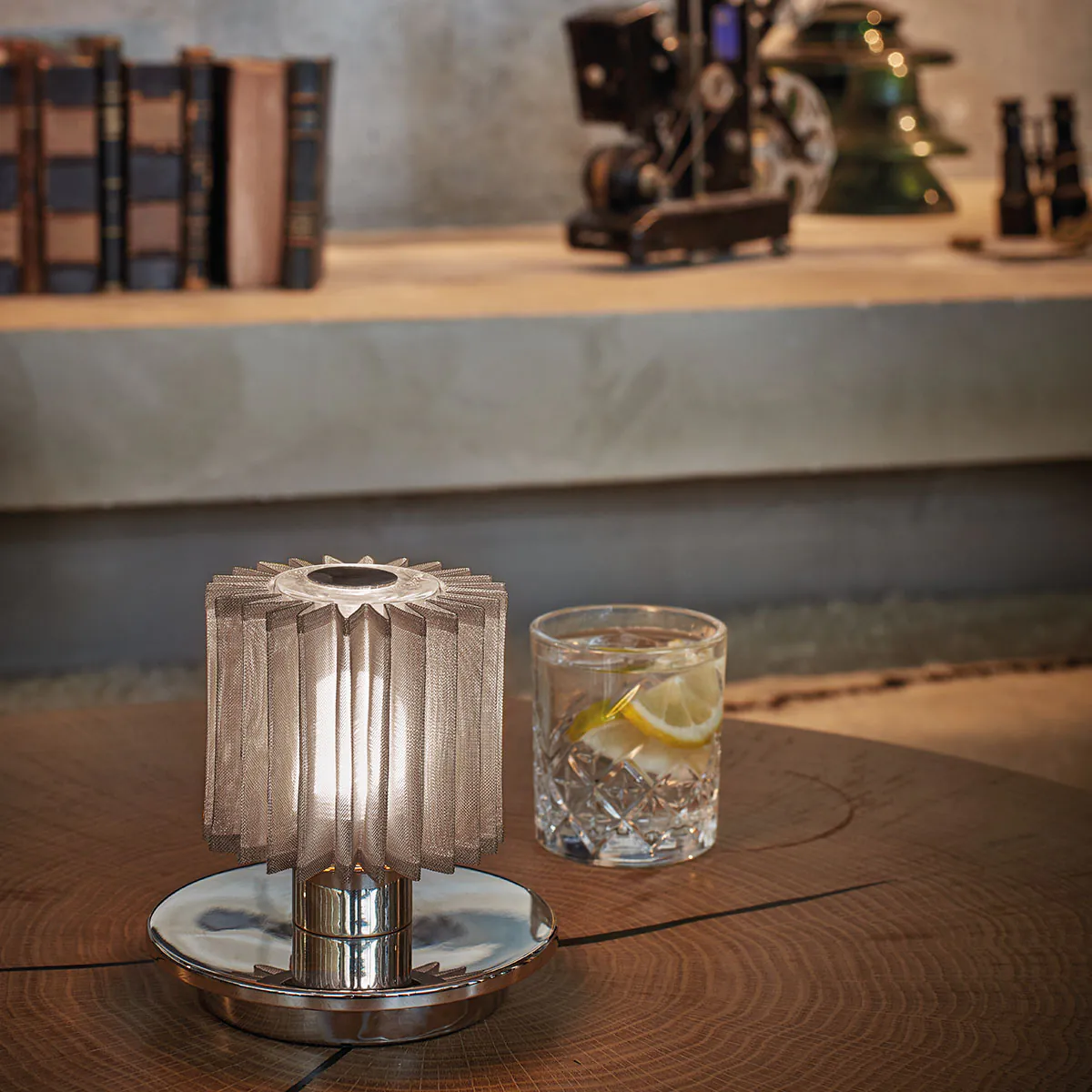 In The Sun 130 Akku Tischleuchte, Ø: 13 cm Silber, Netz Silber – zeitlose Designerleuchte von DCW Editions ideal am Schreibtisch