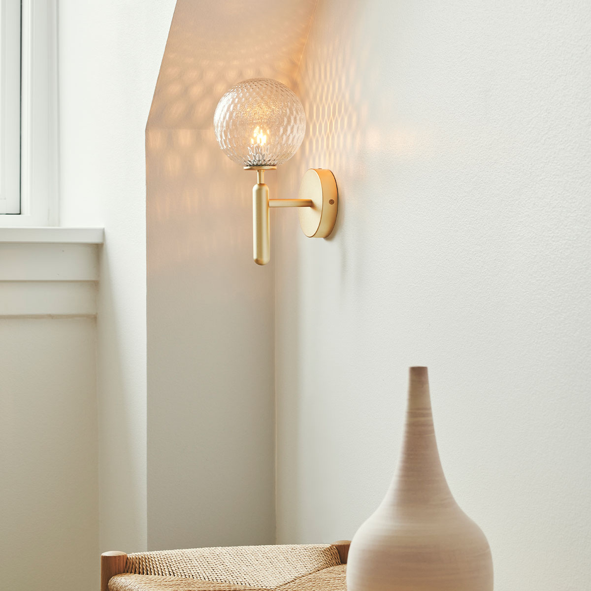 Miira Wandleuchte, Ø: 17,5 cm, H: 28,5 cm, Steingrau, Glas transparent Miira Wandleuchte, Ø: 17,5 cm, H: 28,5 cm, Messing, Opalglas