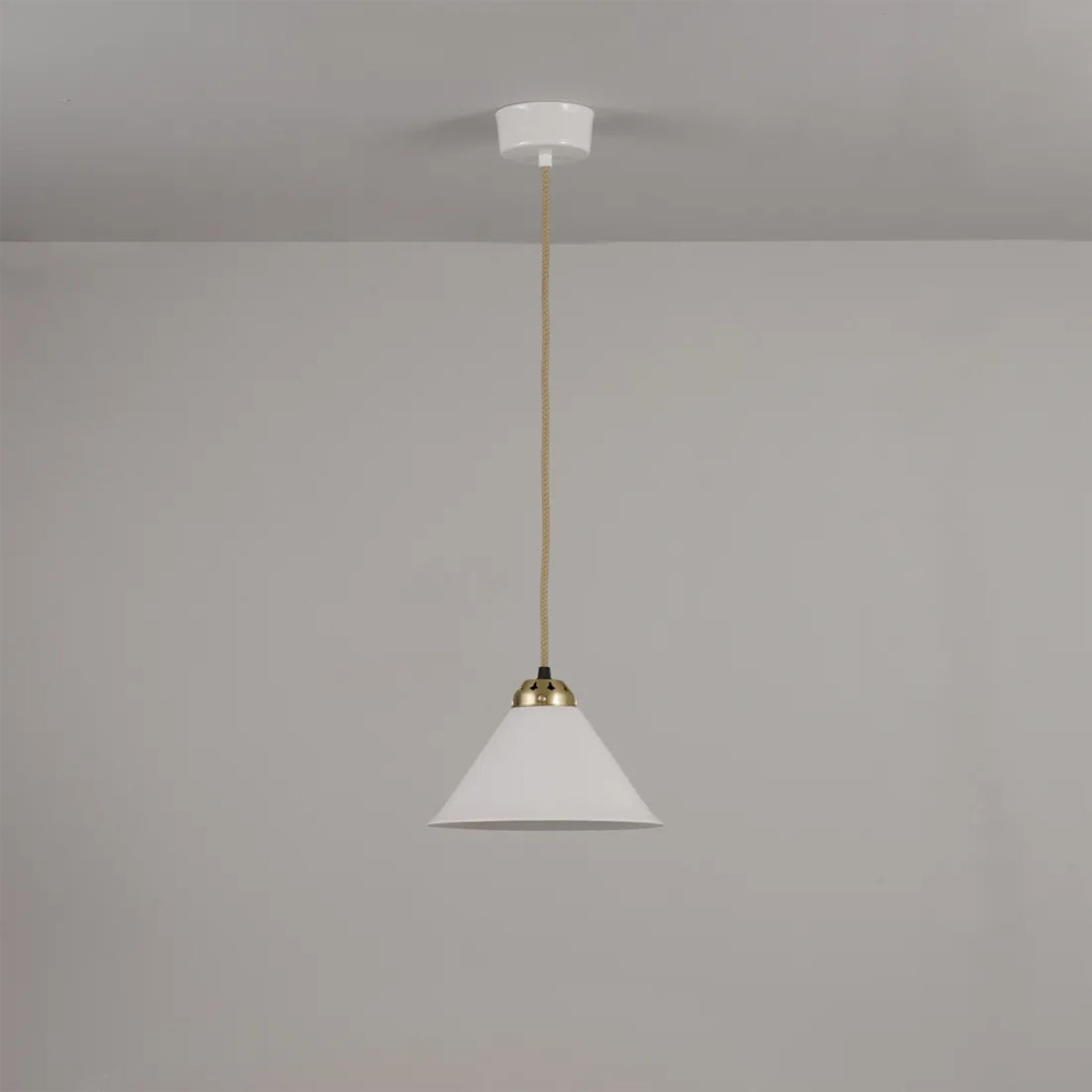 Cobb Small Pendelleuchte, Messing satiniert Ø: 22,5 cm Cobb Small Pendelleuchte, Messing satiniert Ø: 22,5 cm