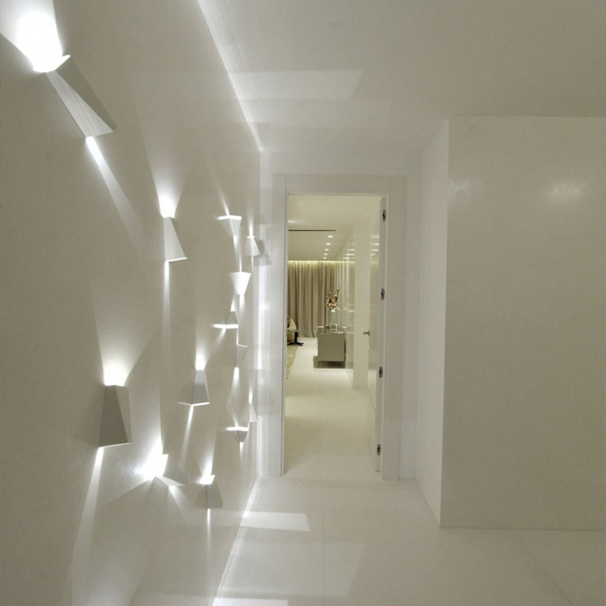DeltaLight TOPIX WW Wandleuchte, B: 6,5 cm, H: 13,5 cm TOPIX WW Wandleuchte, B: 6,5 cm, H: 13,5 cm, Alu Grau – exklusive Designerlampe, LED für Schlafzimmer