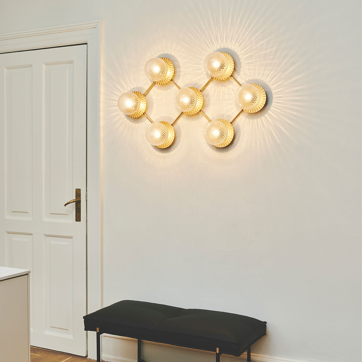 Liila 7 Wand- und Deckenleuchte, B: 94,5 cm, H: 55,5 cm, Gold Liila 7 Wand- und Deckenleuchte, B: 94,5 cm, H: 55,5 cm, Opalglas