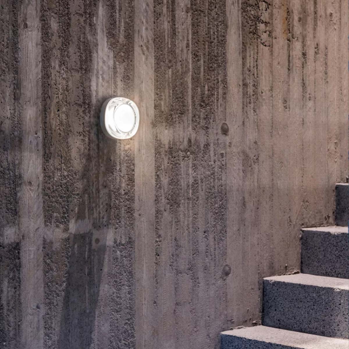 Delta Light Nebbia 12 Wandleuchte, Ø: 13,3 cm, Weiß, Extra-Warmweiß 2700K, Phasenabschnittsdimmer Delta Light Nebbia 12 Wandleuchte, Ø: 13,3 cm, Flemish Bronze, Warmweiß 3000K, DALI dimmbar