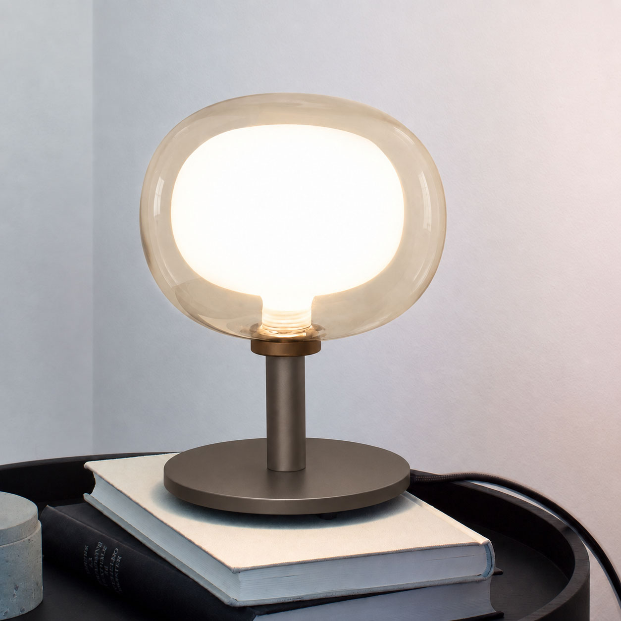 TOOY Nabila 552.32 Tischleuchte H: 20 cm Satin Titanium / Dunkelbronze & Champagnerglas
