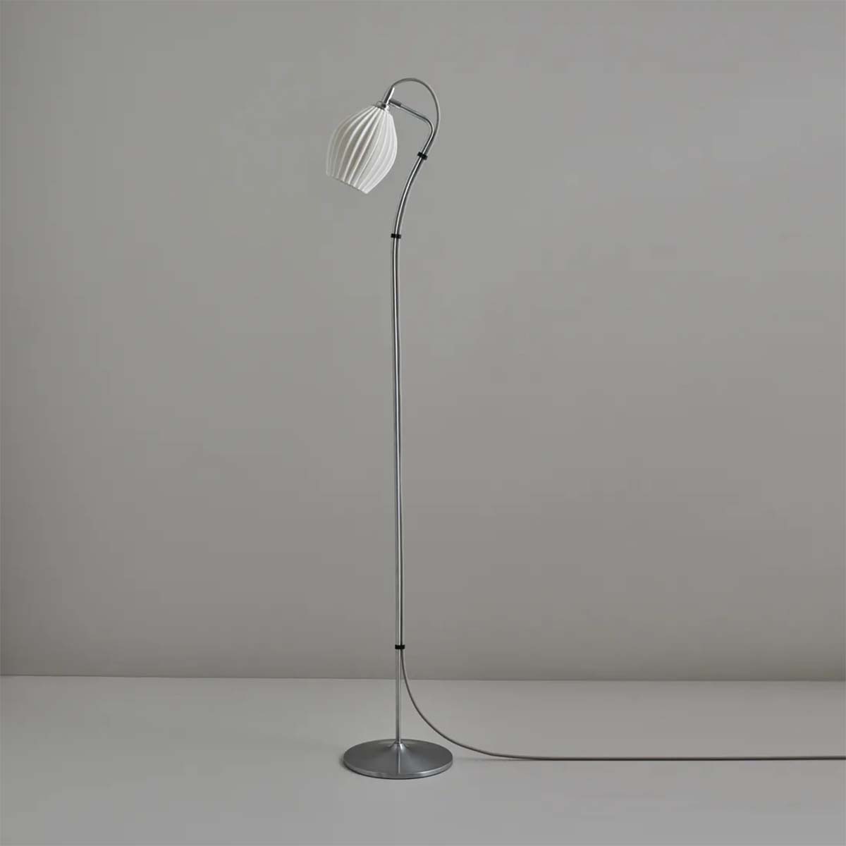 Fin Stehleuchte, H: 134 cm Fin Stehleuchte, H: 134 cm