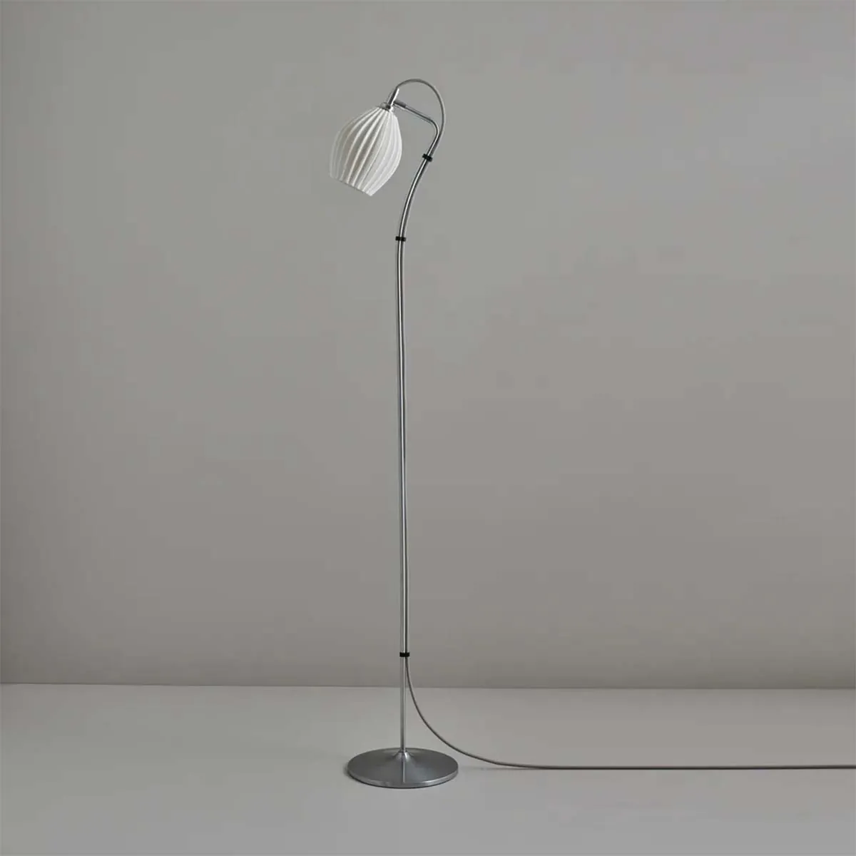 Fin Stehleuchte, H: 134 cm