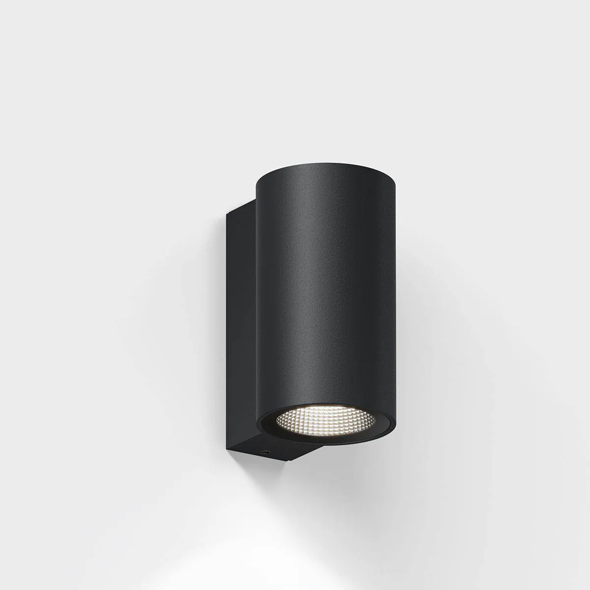 Zylinderförmige Wandleuchte für außen in der Farbe schwarz