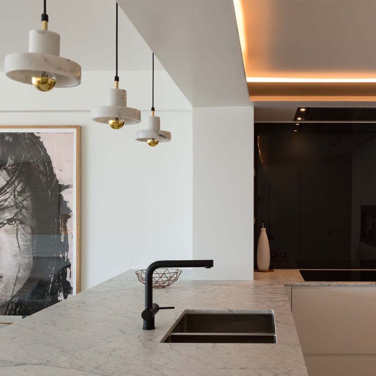 Tom Dixon Stone LED Pendelleuchte, Ø: 18 cm, H: 14 cm, Gold