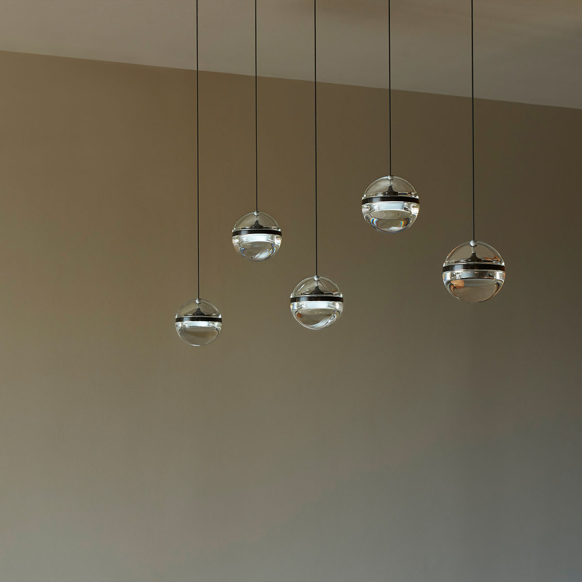 Limbus Modular Pendelleuchte, Ø: 12 cm, Schwarz eloxiert, Warmweiß 3000K Limbus Modular Pendelleuchte, Ø: 12 cm, Aluminium eloxiert, Extra-Warmweiß 2700K