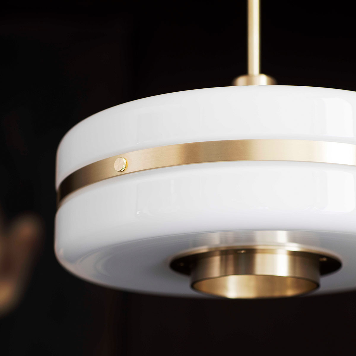 poliertes Messing und Stahl und Glas Leuchte von Bert Frank – Masina Hängeleuchte, Ø: 36 cm, luxuriöses Statement-Design, blendfreies Licht