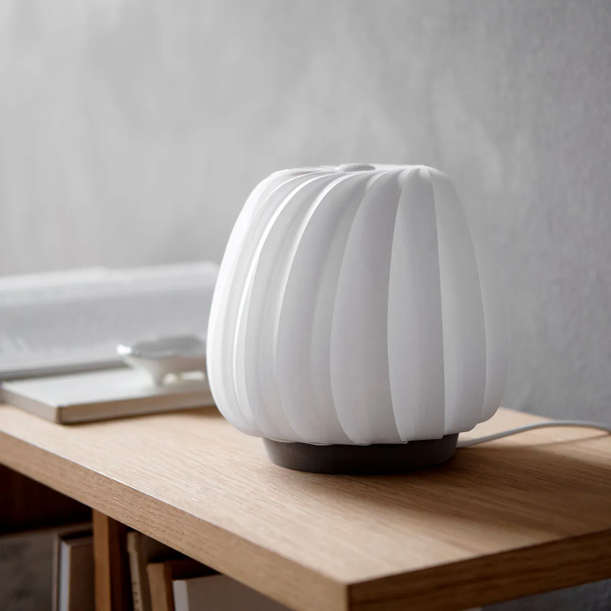 ST906 Mini Tischleuchte, Ø: 18 cm, H: 19 cm, Beschichtetes Papier