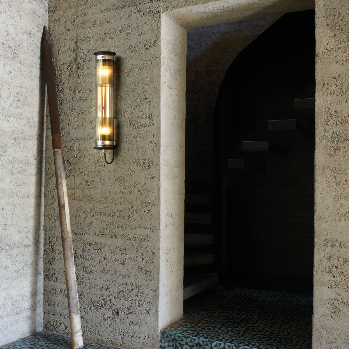 In The Tube 120-1300 Wandleuchte, Gold & Silber, L: 132 cm in Gold Silber – elegante Designerleuchte von DCW Editions für den Flur