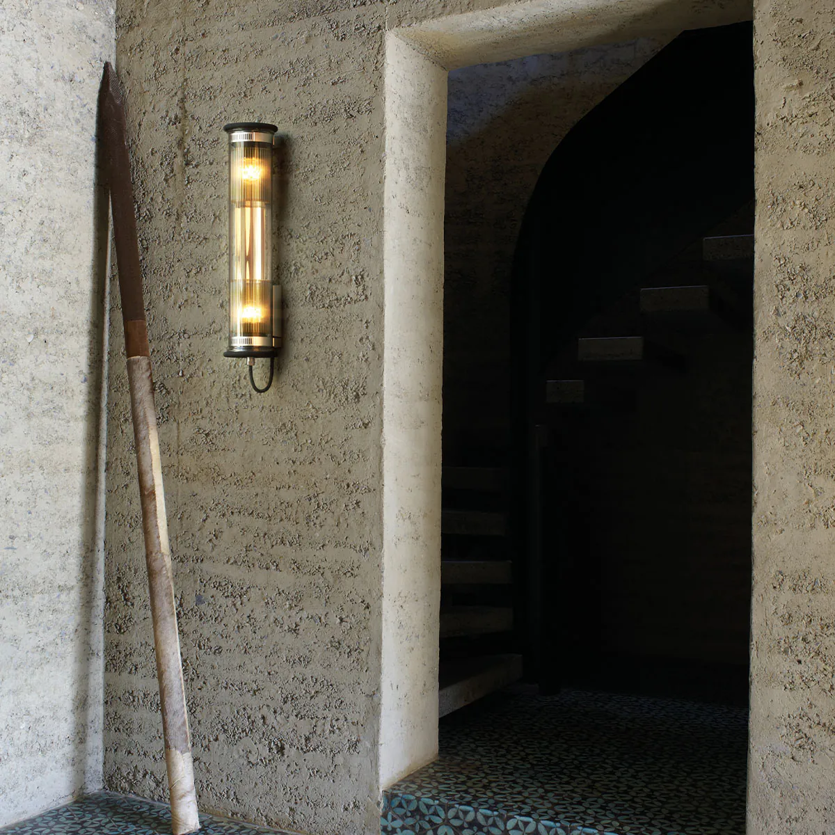 In The Tube 120-1300 Wandleuchte, Gold & Silber, L: 132 cm in Gold Silber – elegante Designerleuchte von DCW Editions für den Flur