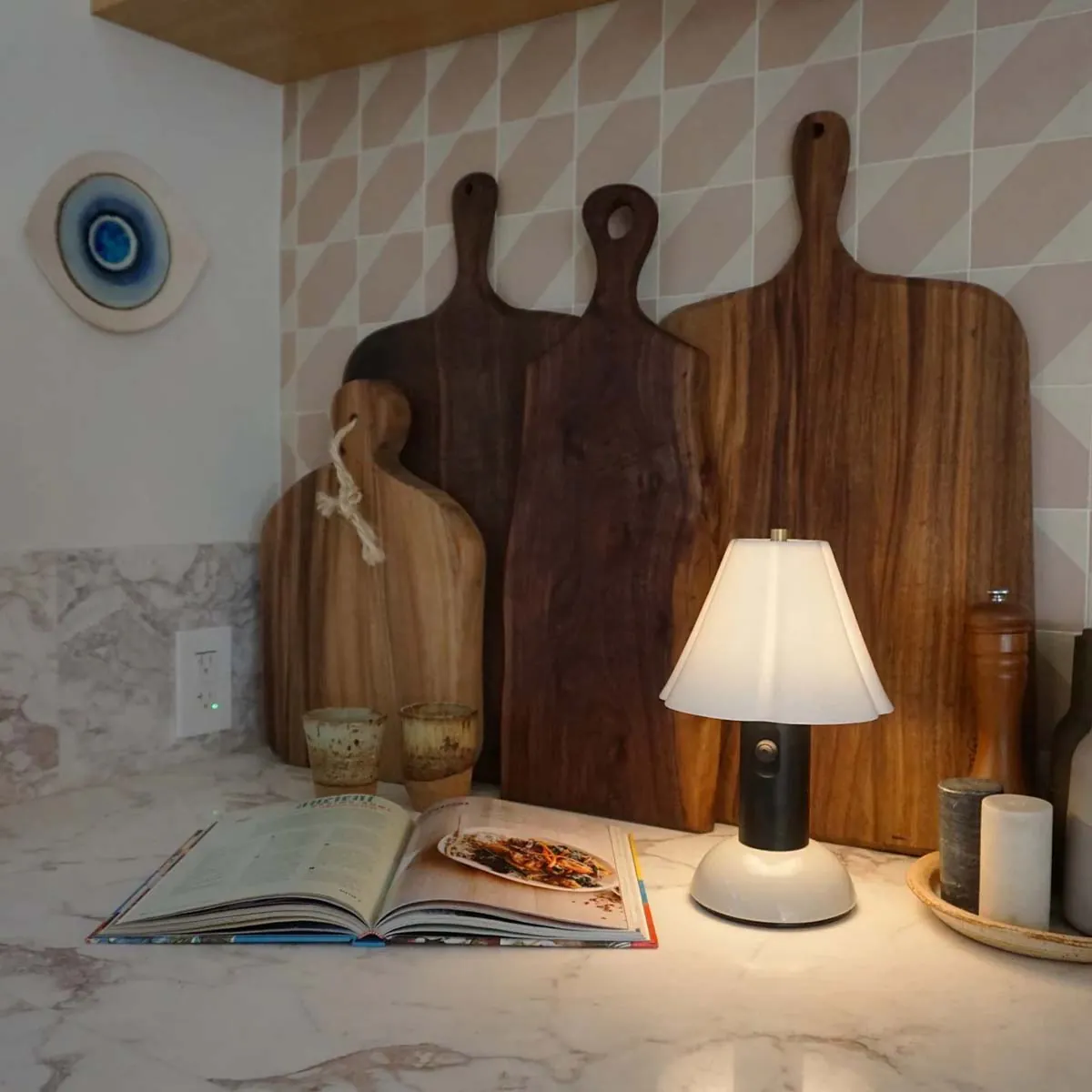 Original BTC Blossom kabellose Tischleuchte, H: 28,8 cm Schwarz rot