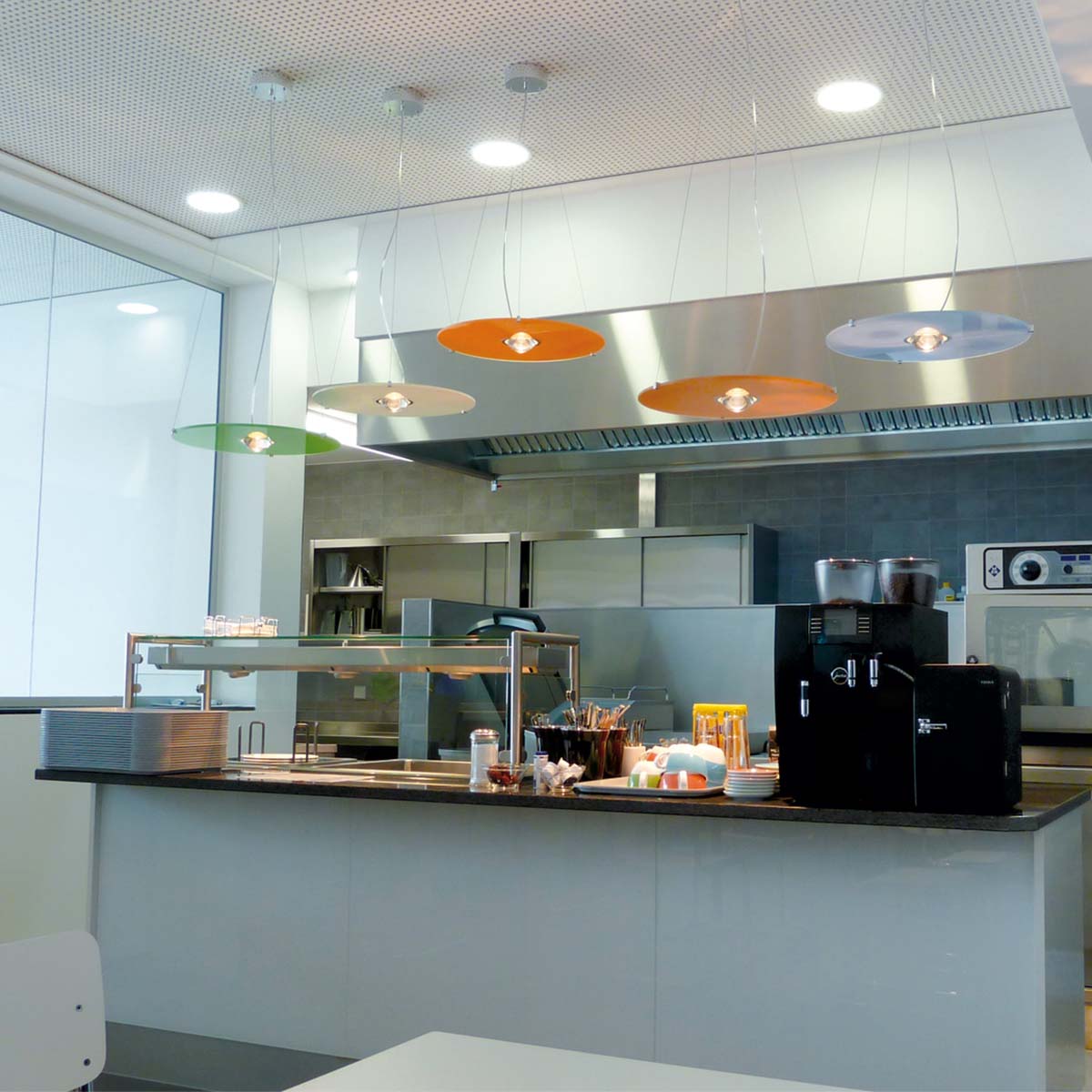 gerichtete Beleuchtung: Licht im Raum Solo Pendelleuchte, Ø: 30 cm, Glas matt, Big 100 – gefertigt aus Aluminium und mattem Glas, handgefertigte Leuchte gerichtete Beleuchtung: Licht im Raum Solo Pendelleuchte, Ø: 30 cm, Glas matt, Big 100 – gefertigt aus Aluminium und mattem Glas, handgefertigte Leuchte