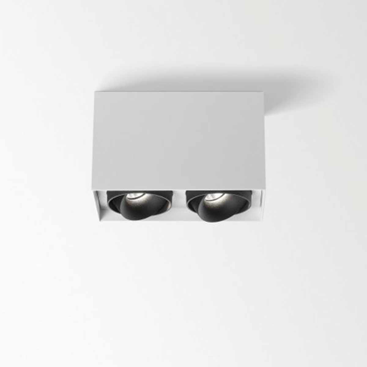 MINIGRID 67 ON 245 92718 DIM8 Aufbaustrahler, L: 15,4 cm, B: 8,2 cm, Weiß & Schwarz, Extra-Warmweiß 2700K, 18° MINIGRID 67 ON 245 93037 DIM8 Aufbaustrahler, L: 15,4 cm, B: 8,2 cm, Weiß & Schwarz, Warmweiß 3000K, 37°