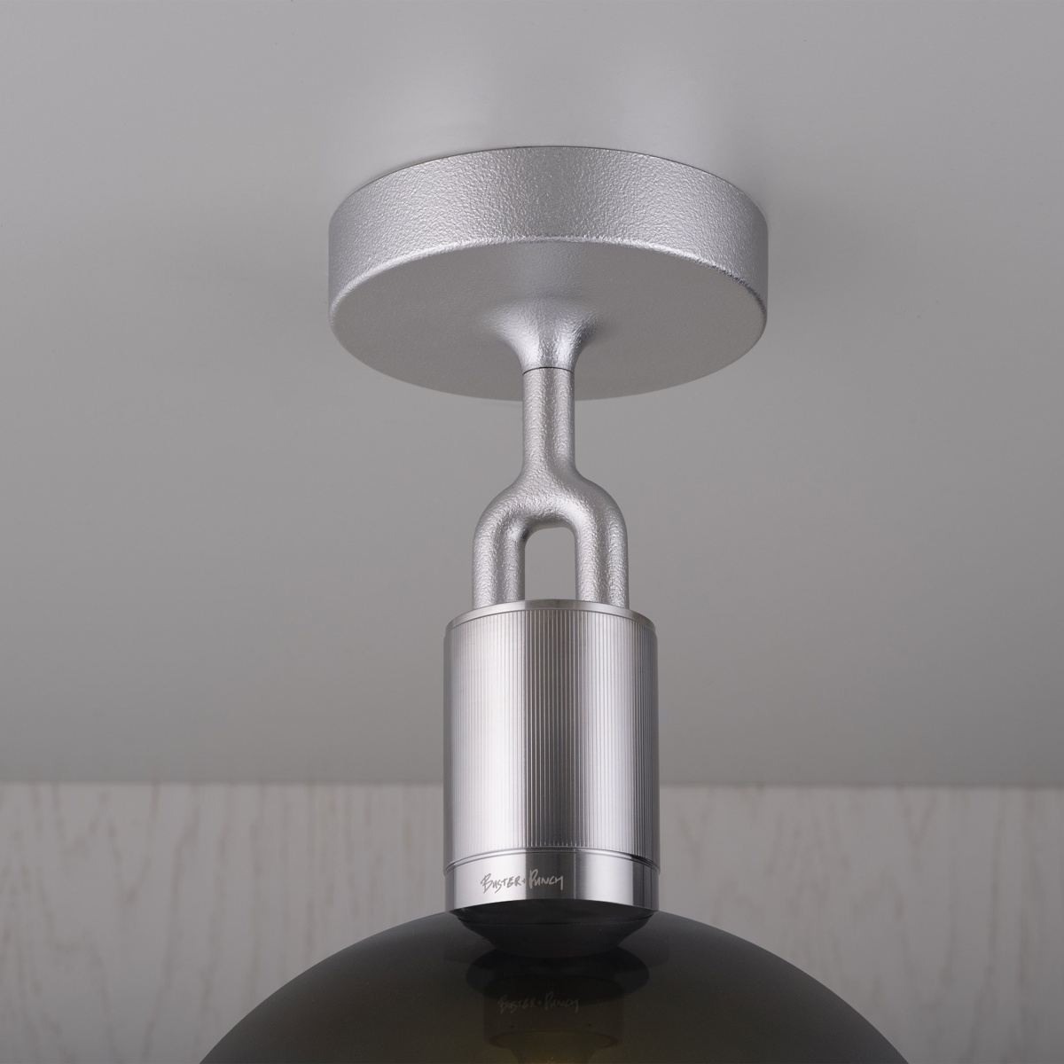 Buster + Punch Forked Deckenleuchte, Globe, Medium, Stahl / Rauchglas