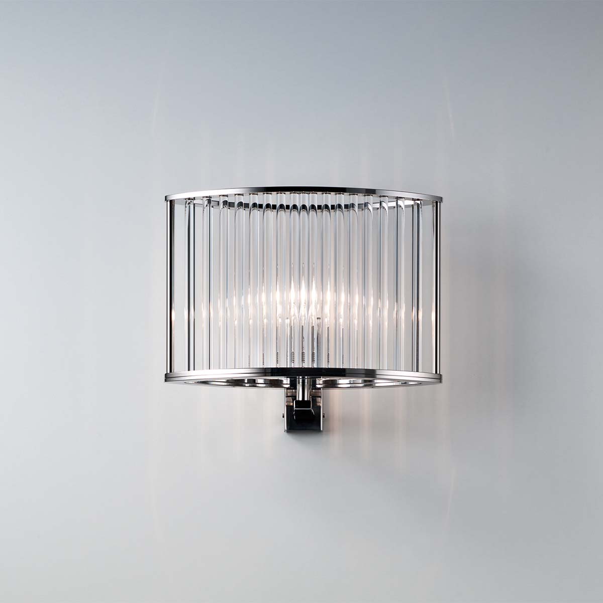 Licht im Raum Stilio Elegante matt vernickelte Wandleuchte mit zylindrischen Glasschirm Licht im Raum Stilio Elegante matt vernickelte Wandleuchte mit zylindrischen Glasschirm