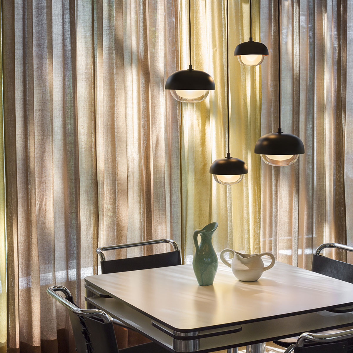 Muse 554.14 Pendelleuchte 4-flammig Ø: 65 cm, Schwarz & Messing Muse 554.14 Pendelleuchte 4-flammig Ø: 65 cm, Schwarz & Kupfer