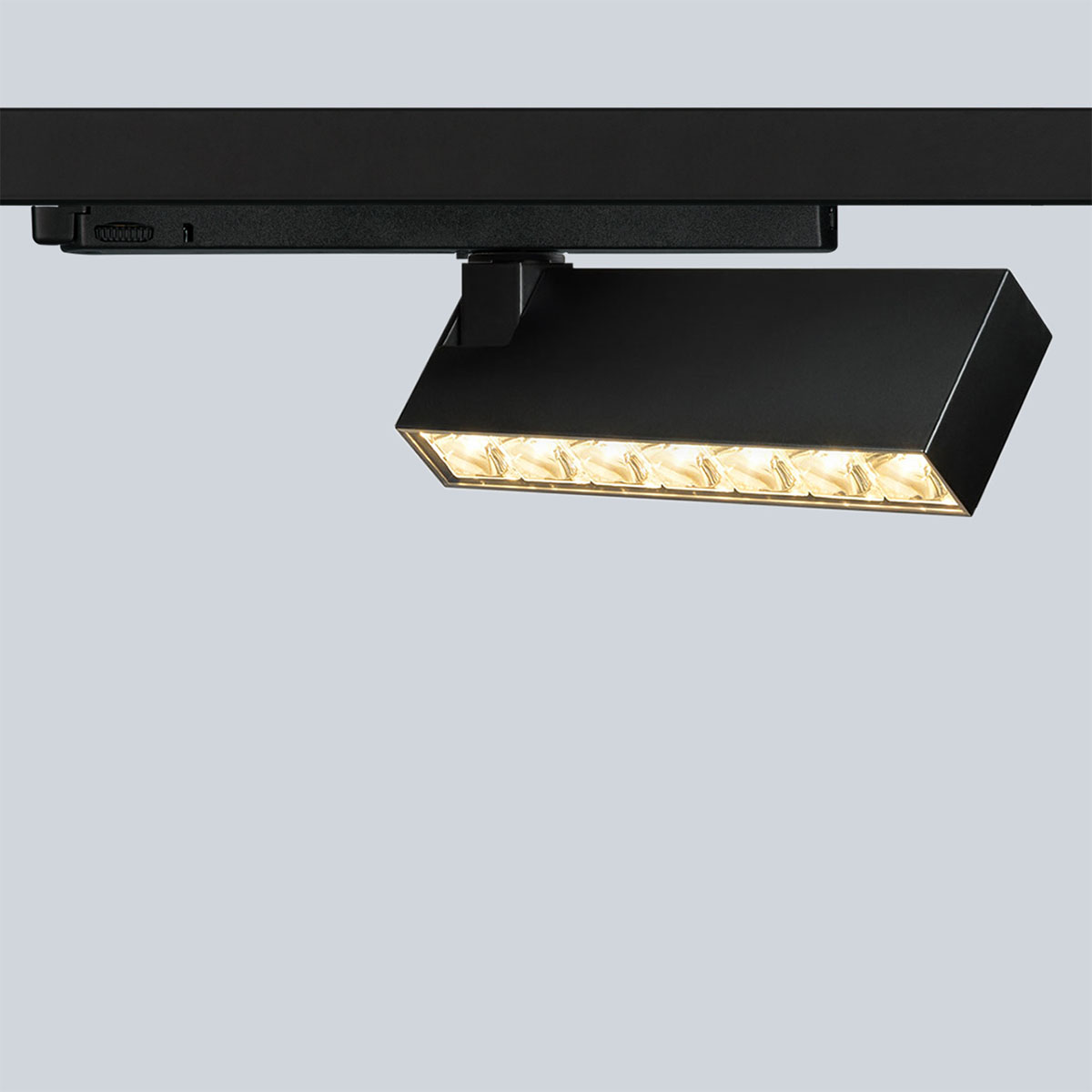 Wittenberg 4.0, fbl-12-in Schienenstrahler, Schwarz matt, Extra-Warmweiß 2700K, Spot 12° Wittenberg 4.0, fbl-12-in Schienenstrahler, Schwarz matt, Warmweiß 3000K, Flood 45°