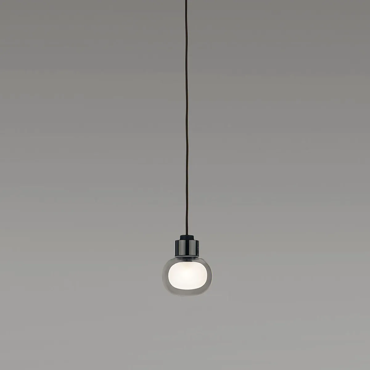 TOOY Nabila 552.21 Pendelleuchte Ø: 12 cm, Schwarz Matt / Schwarz Chrom & Rauchglas – diffuses, blendfreies Licht