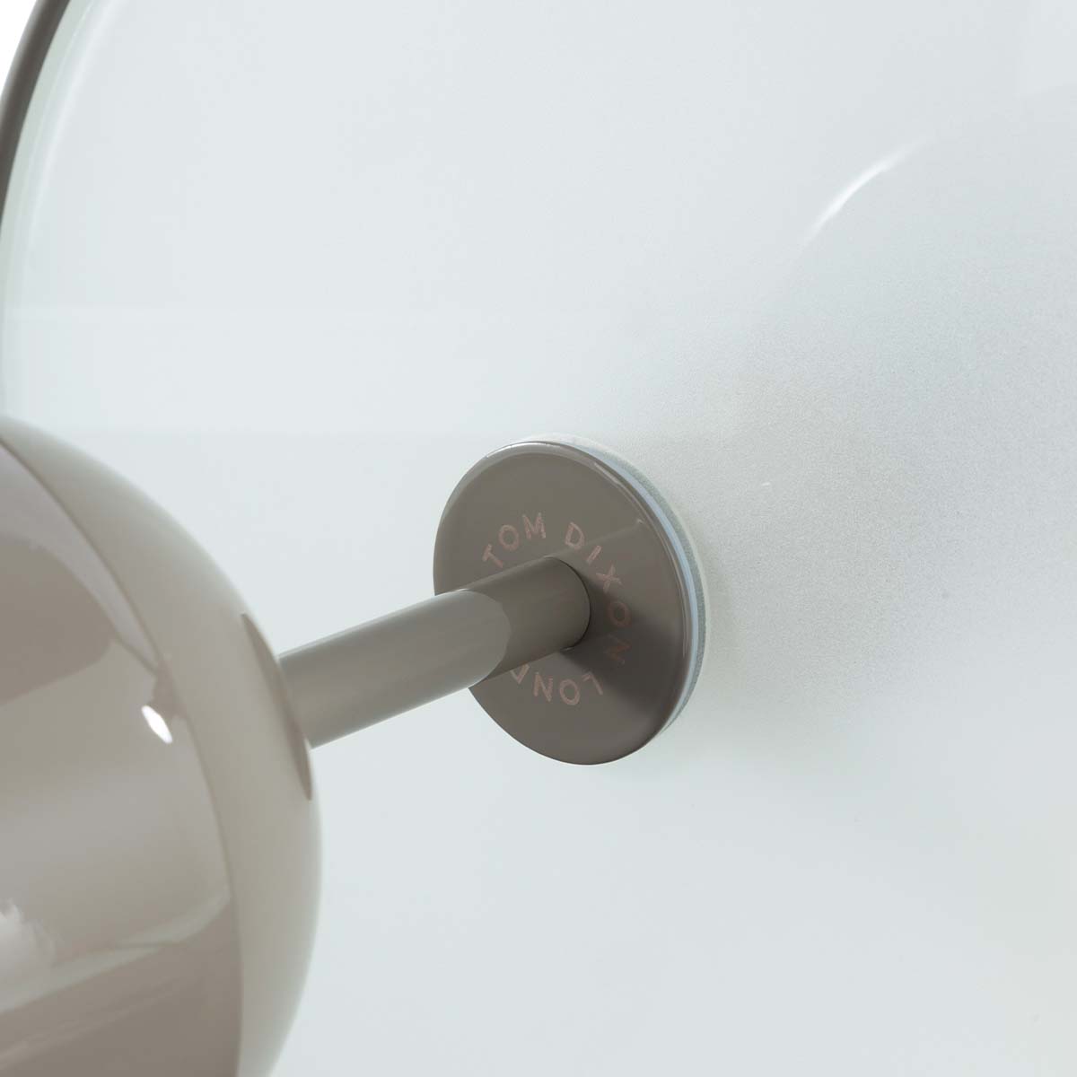 Tom Dixon Bell LED Tischleuchte, H: 42,5 cm, Silber