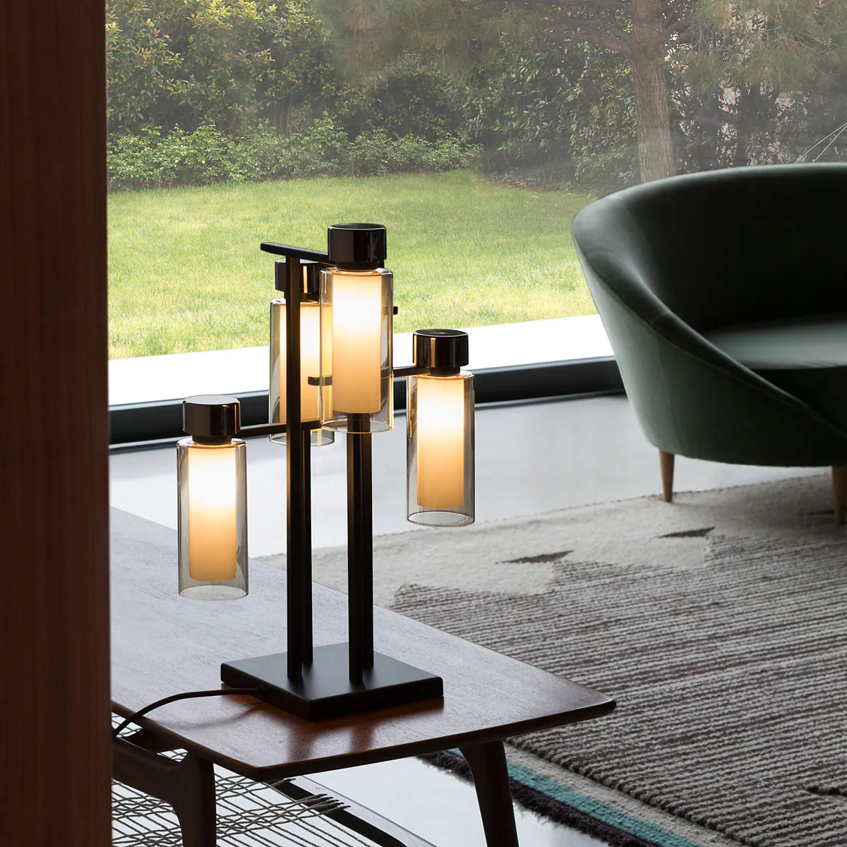 Osman 560.34 Tischleuchte 4-flammig H: 55 cm, Schwarz Matt / Schwarz Chrom & Rauchglas, Dimmbar