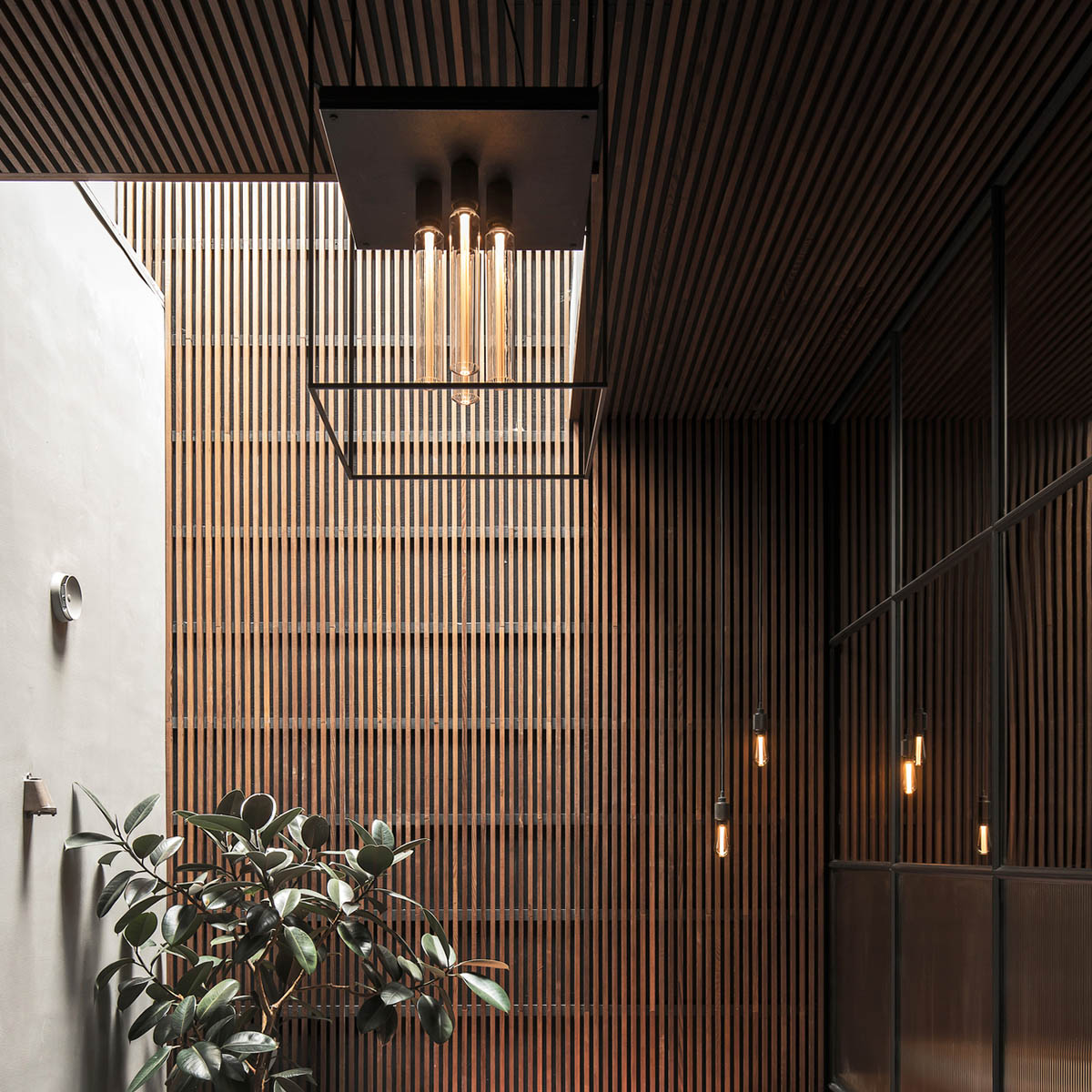 Buster + Punch Caged Ceiling Deckenleuchte mit Marmor, 5.0, Weißer Marmor