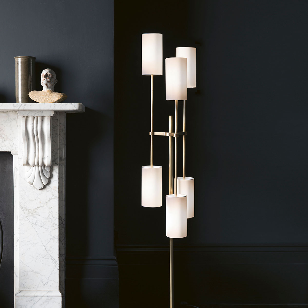 Messing und Textil Leuchte von Bert Frank – Pugil Standlampe, H: 147,5 cm, 6-flammig, geometrische Formen, sanftes Licht Messing und Textil Leuchte von Bert Frank – Pugil Standlampe, H: 147,5 cm, 6-flammig, geometrische Formen, sanftes Licht