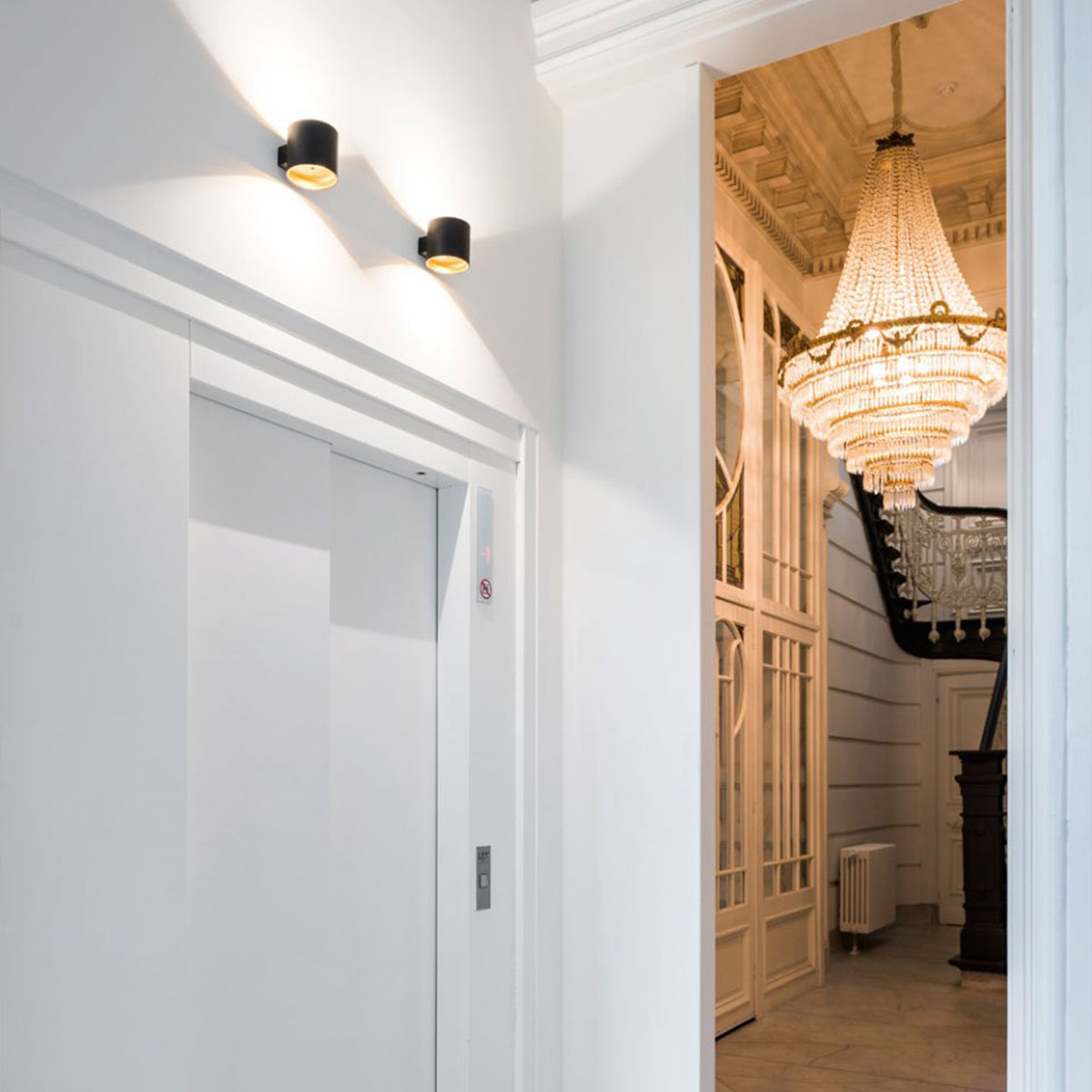 ORBIT LED 930 DIM8 Wandleuchte, Ø: 10 cm, H: 8,8 cm, Schwarz & Vergoldet Mat, Warmweiß 3000K