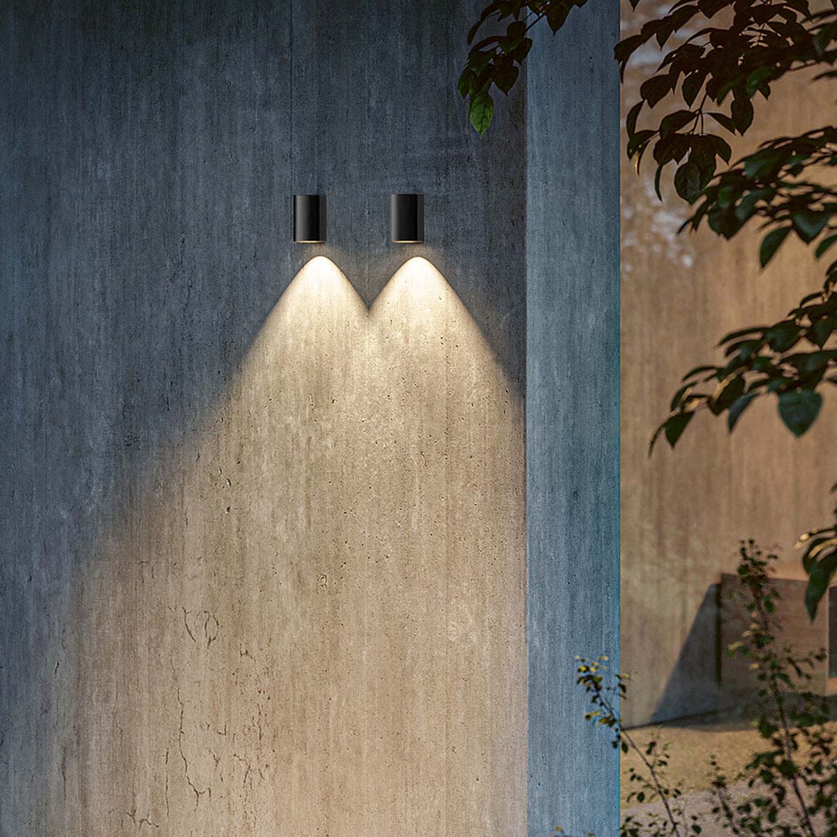 Zylinderförmige Wandleuchte für außen an der Wand befestigt