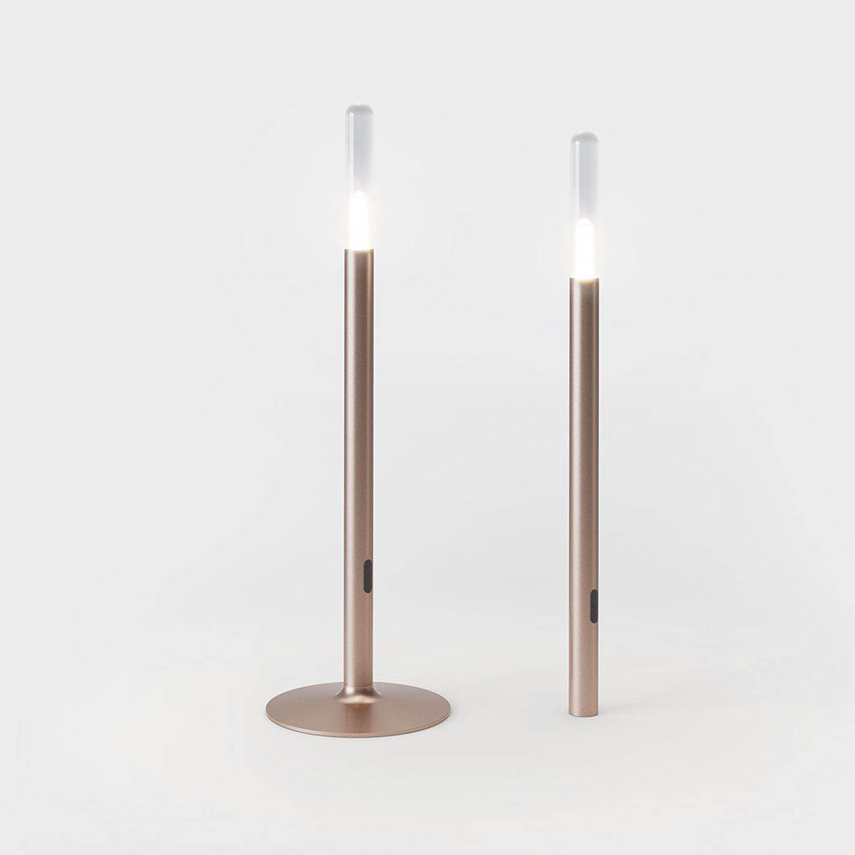 IP44.de glim Mobile Akku Tischleuchte, Ø: 10 cm, H: 33 cm True gold