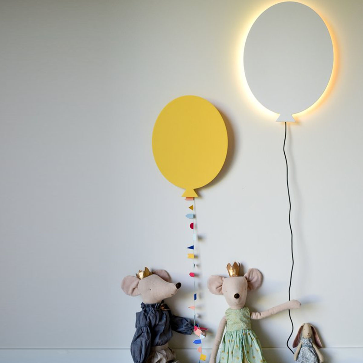 Piku_LED_Kinder_Nachtlicht_Luftballon_Mood_1 Piku LED Lampe Kinderzimmer Luftballon mit Farbwechsel, handgemacht aus Holz, Gelb