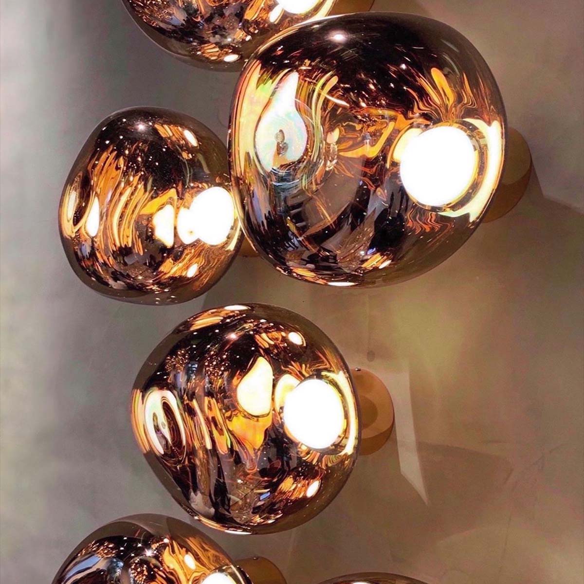 Tom Dixon Melt Surface Mini LED Wandleuchte, Silber, B: 30 cm, H: 29 cm Tom Dixon Melt Surface LED Wandleuchte, Bronze, B: 50 cm, H: 50 cm