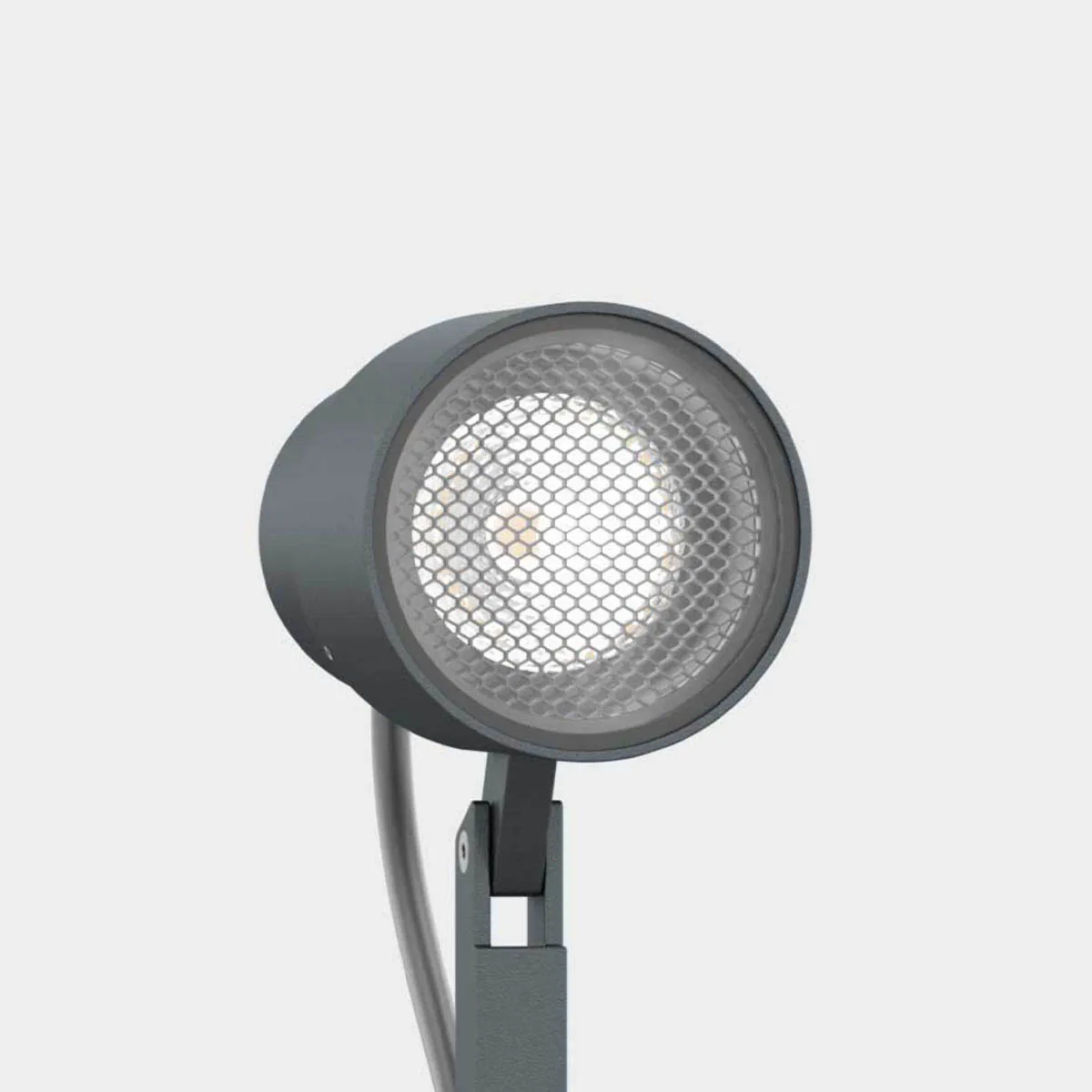 Schmale Pollerleuchte mit Schuko Stecker für außen mit Fokus auf den Leuchtkopf