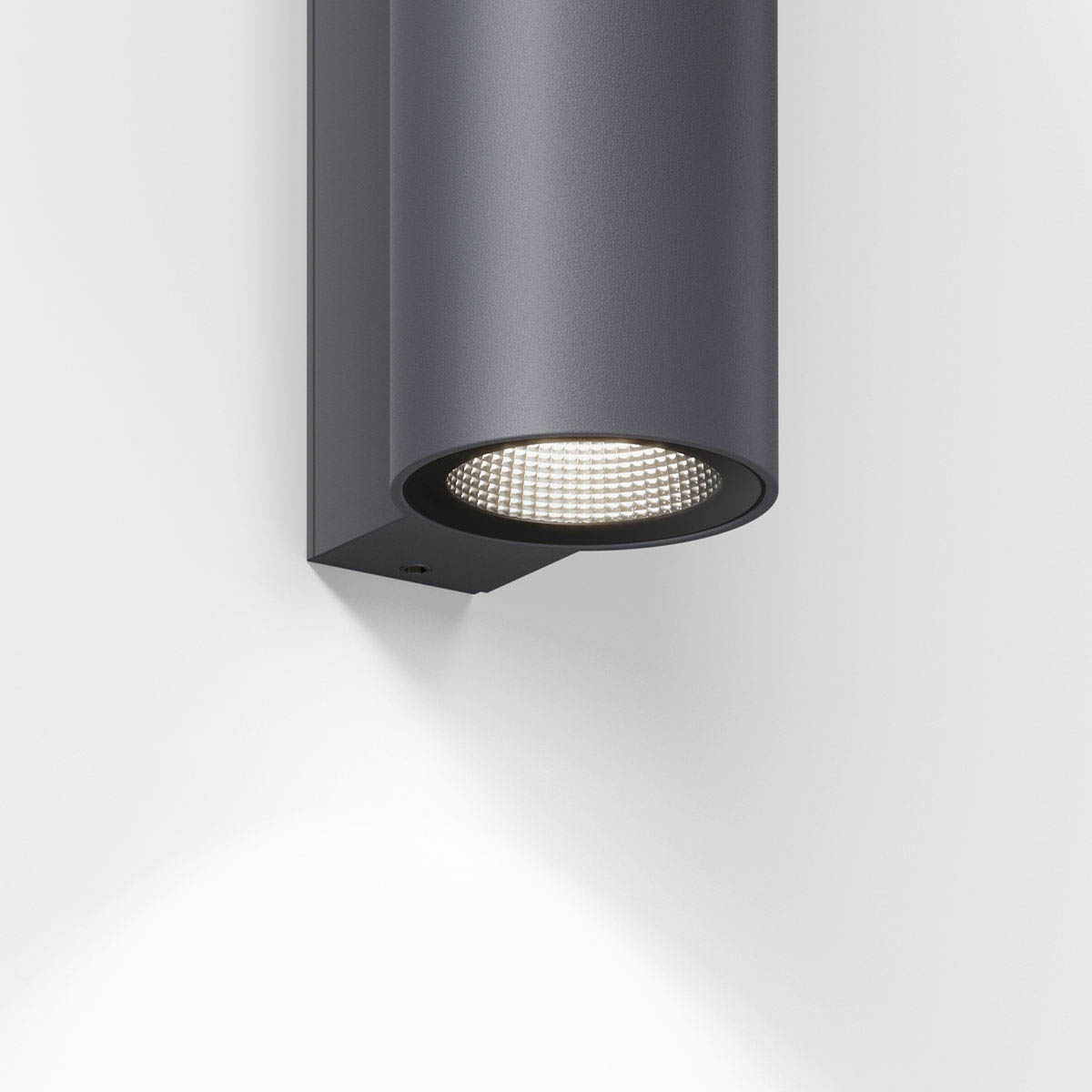 Zylinderförmige Wandleuchte für außen fokusiert