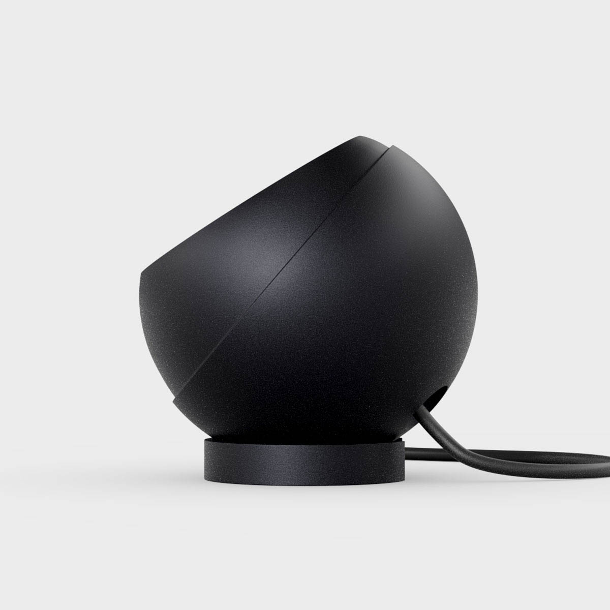 IP44.de shot ring, Deep Black Der Ring unter der Bodenleuchte dient als Erhöhungs- und Stabilisierungselement