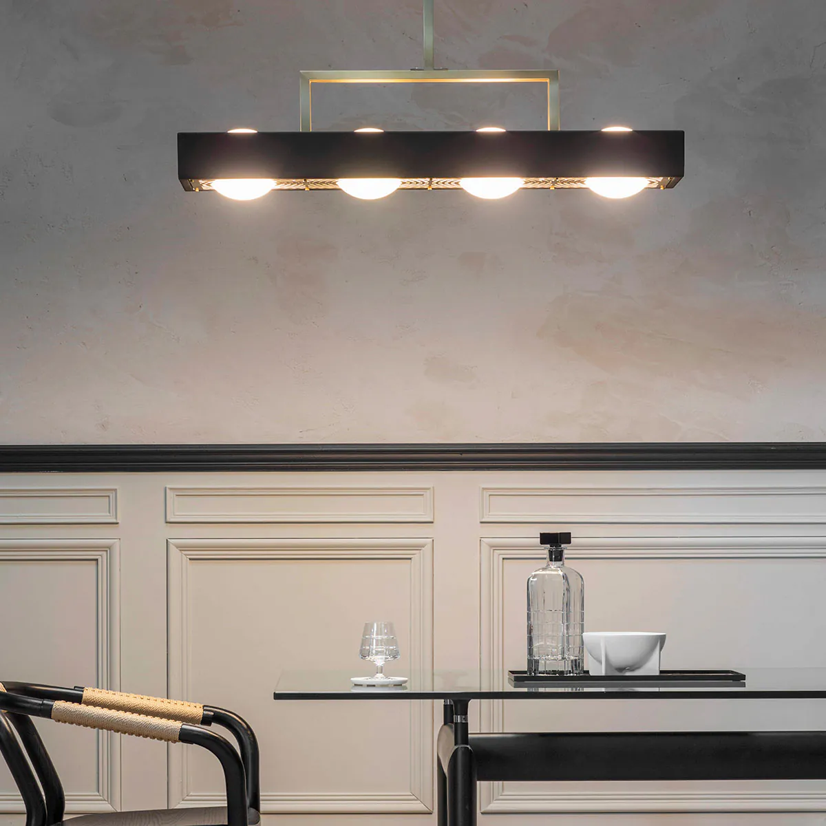 gleichmäßige Beleuchtung: Bert Frank Kernel Pendelleuchte, Rot, 4-flammig – gefertigt aus goldfarbene Oberfläche und gebürstetes Aluminium und Glas, handgefertigt