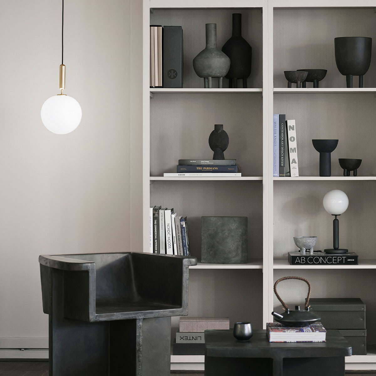 Nuura Miira 1 Large Pendelleuchte, Ø: 20 cm Designerleuchte – mundgeblasenes Glas, in Weiß, inspiriert von Regentropfen, warmem Licht, ideal für Wohnzimmer