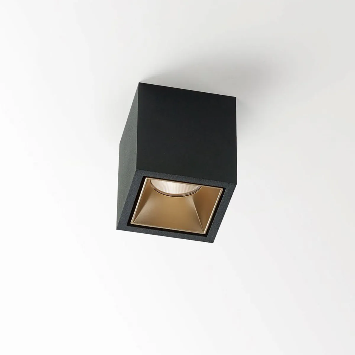 BOXY L 92733 DIM8 Aufbaustrahler, L: 8 cm, B: 8 cm, Schwarz & Bronze, Warmweiß 3000K
