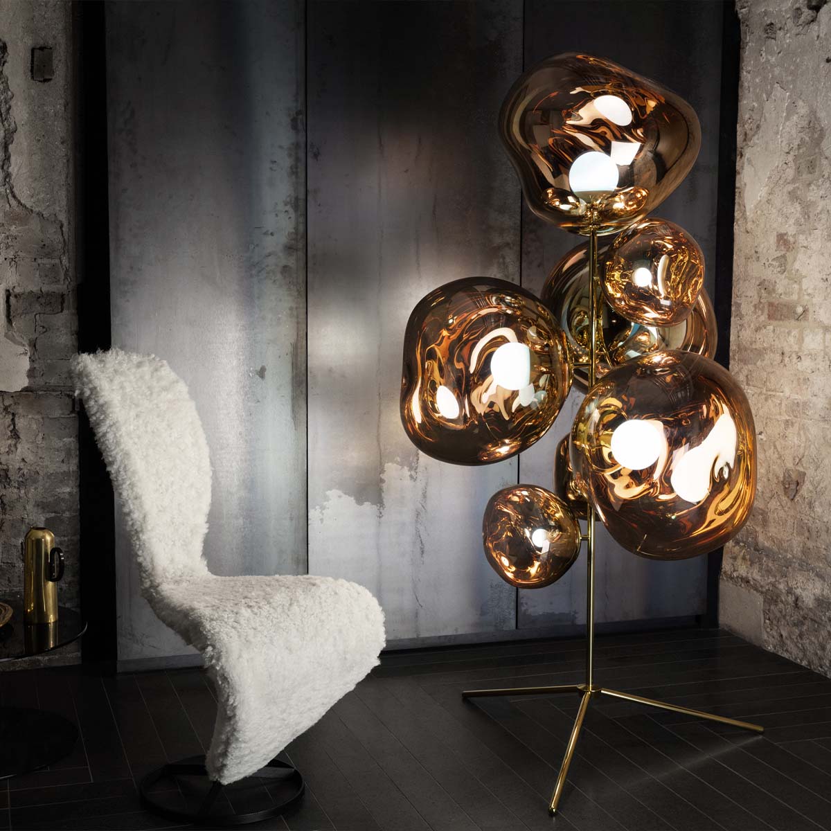 Tom Dixon Melt Chandelier LED Stehleuchte, H: 175 cm, Silber Tom Dixon Melt Chandelier LED Stehleuchte, H: 175 cm, Bronze, Gold
