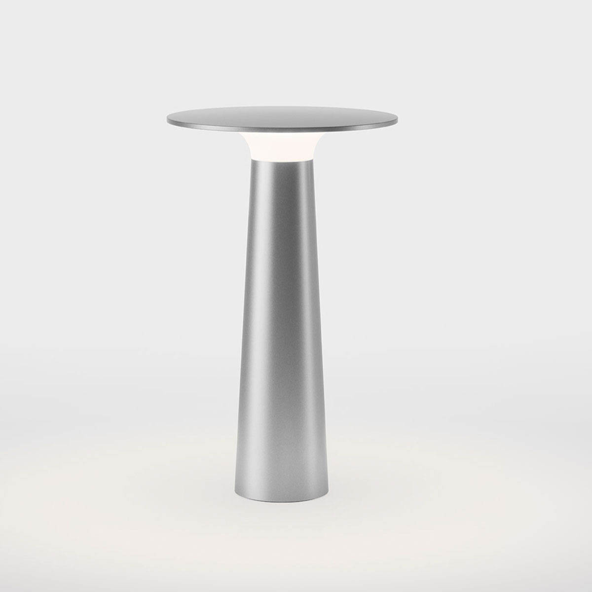 lix Mobile Akku Tischleuchte dim to warm 2700K – 1800K, Ø: 6 cm, H: 24,5 cm, charging base mit USB-C Kabel, Frozen Silver