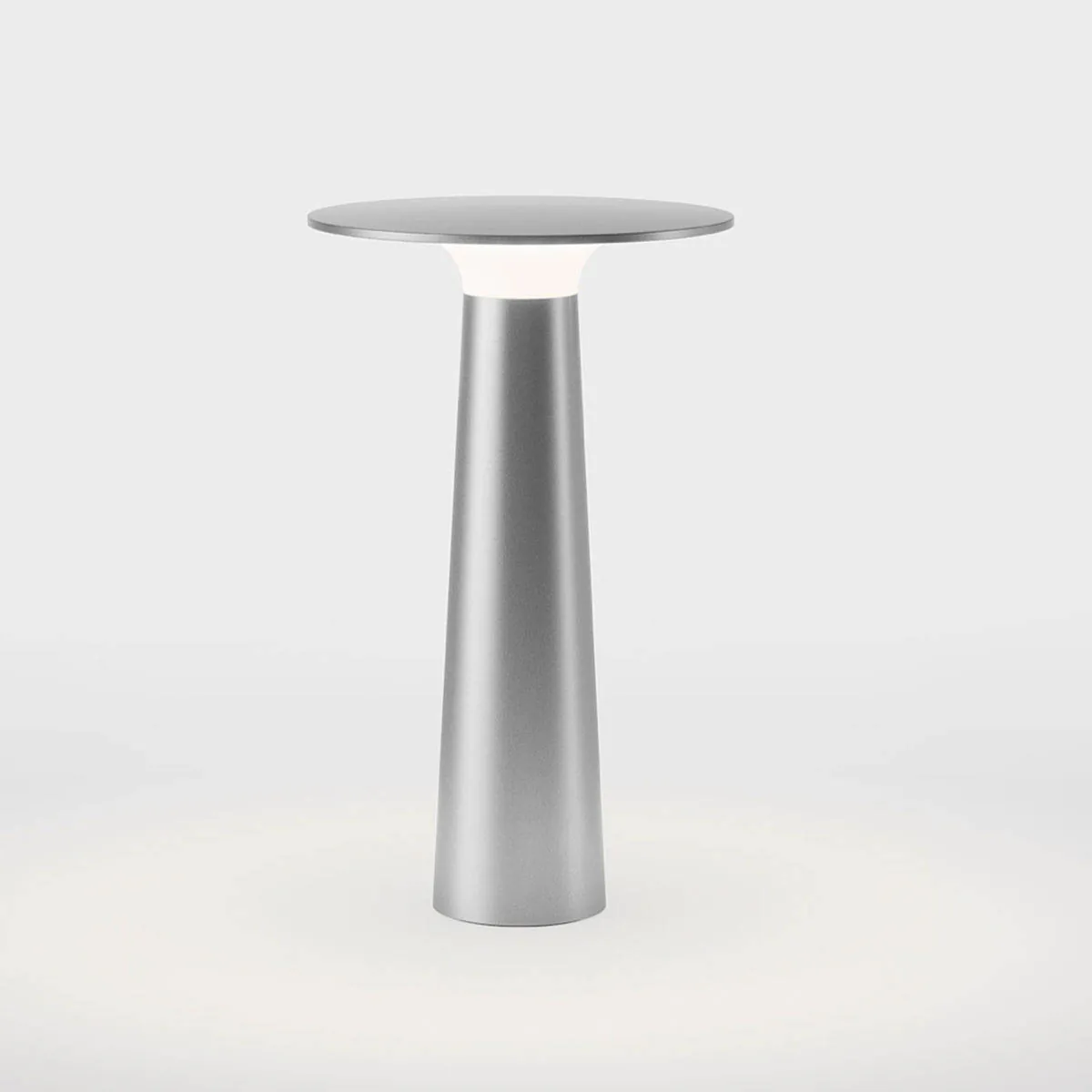 lix Mobile Akku Tischleuchte dim to warm 2700K – 1800K, Ø: 6 cm, H: 24,5 cm, charging base mit USB-C Kabel, Frozen Silver