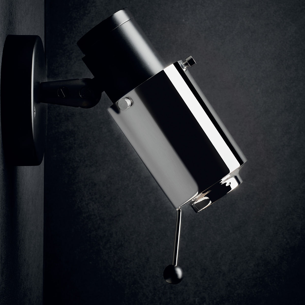 Biny Spot LED Wandleuchte, Schwarz & Gold, mit Schalter in Schwarz Gold – moderne Designerlampe aus dem Hause DCW Editions für den Flur