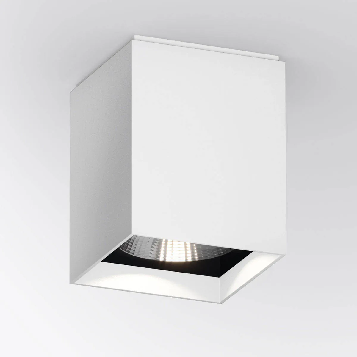 IP44-upS-außen-deckenleuchte-weiß: Rechteckige Deckenleuchte für außen in der Farbe weiß – warmweiß für Balkon