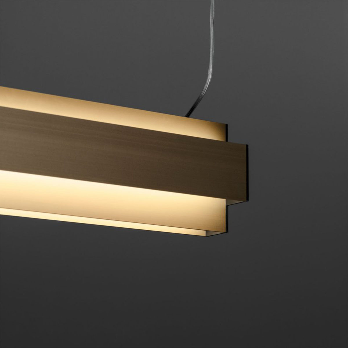 DeltaLight ONE-AND-ONLY P12 DOWN-UP 930 Pendelleuchte ONE-AND-ONLY P12 DOWN-UP 930 Pendelleuchte, Goldfarben & Schwarz, nicht dimmbar, L: 118,1 cm – moderne Wohnraumleuchte, zeitloses Design für Wohnzimmer