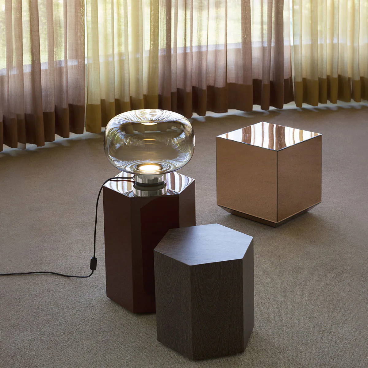 Legier 557.34 Tischleuchte, Schwarz & Hellgrau, Rauchglas